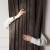 Zasłona welwetowa ciemna chłodna brązowa 140×260 cm – elegancka, półzaciemniająca, na przelotkach