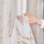 Firana gotowa biała ze złotym zdobieniem 140×250 cm – elegancka, na taśmie z ołowianką