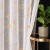 Firana gotowa biała ze złotym zdobieniem 140×250 cm – elegancka, na taśmie z ołowianką