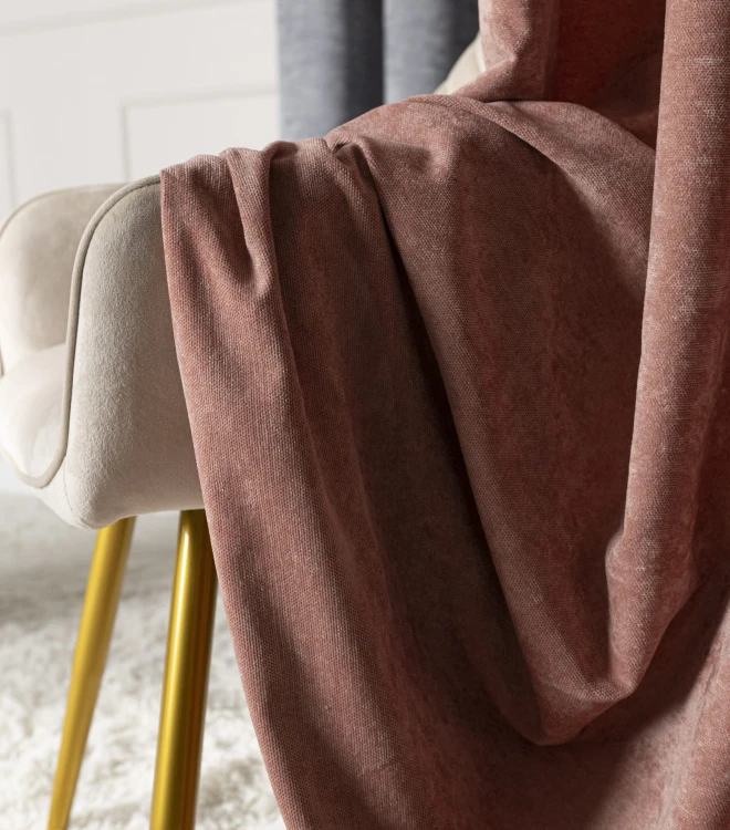 Zasłona welwetowa pudrowa różowa 140×260 cm – elegancka, półzaciemniająca, na przelotkach