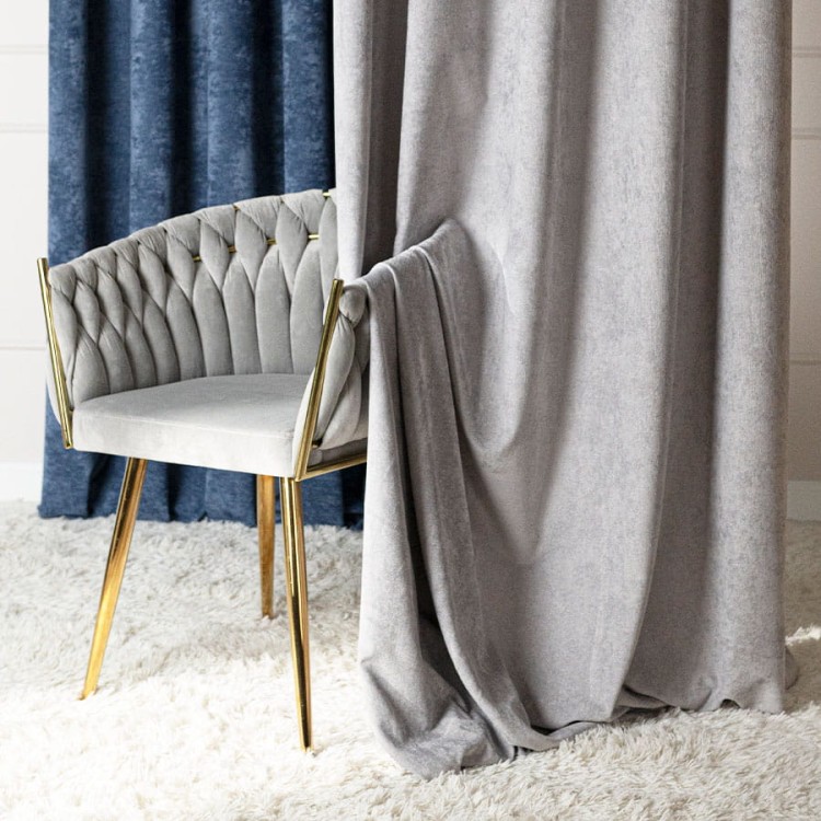 Zasłona welwetowa jasna szara 140×260 cm – elegancka, półzaciemniająca, na przelotkach