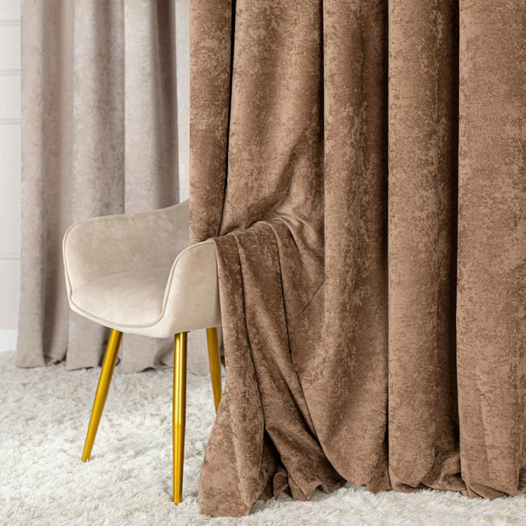 Zasłona welwetowa jasna brązowa 140×260 cm – elegancka, półzaciemniająca, na przelotkach