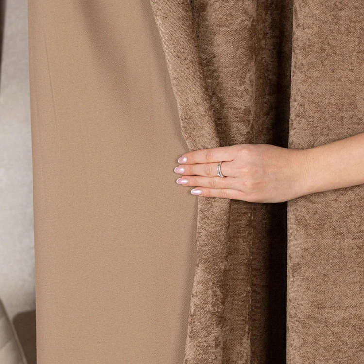 Zasłona welwetowa jasna brązowa 140×260 cm – elegancka, półzaciemniająca, na przelotkach