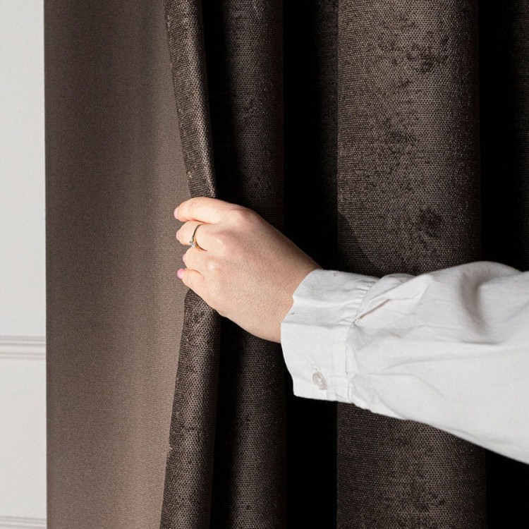 Zasłona welwetowa ciemna chłodna brązowa 140×260 cm – elegancka, półzaciemniająca, na przelotkach