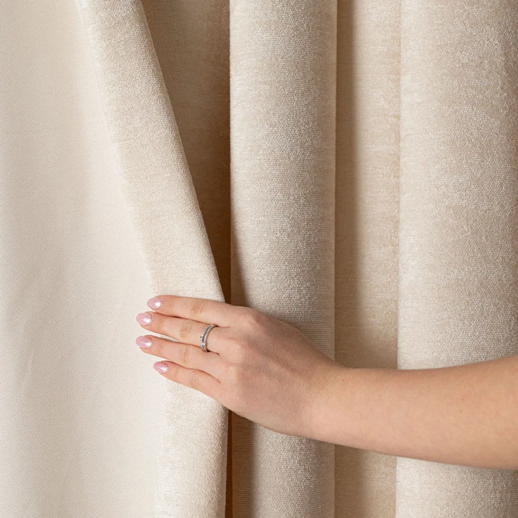 Zasłona welwetowa kremowa 140×260 cm – elegancka, półzaciemniająca, na przelotkach
