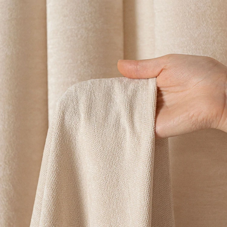 Zasłona welwetowa kremowa 140×260 cm – elegancka, półzaciemniająca, na przelotkach