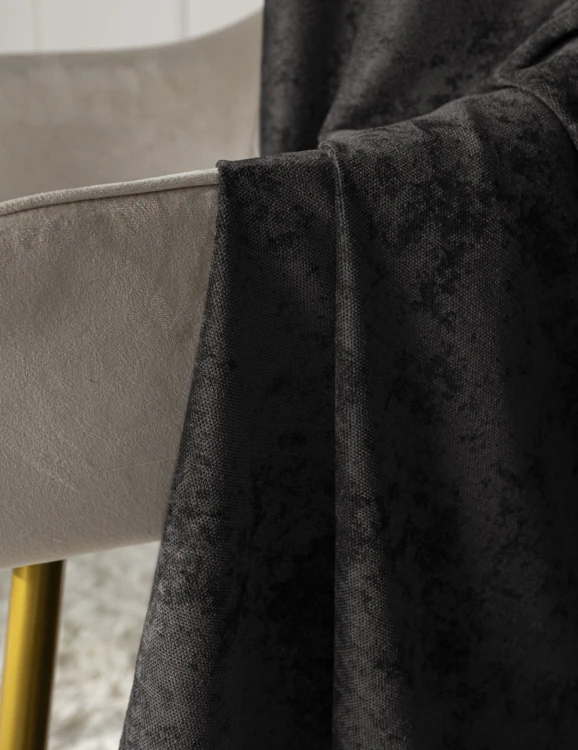 Zasłona welwetowa czarna 140×260 cm – elegancka, półzaciemniająca, na przelotkach