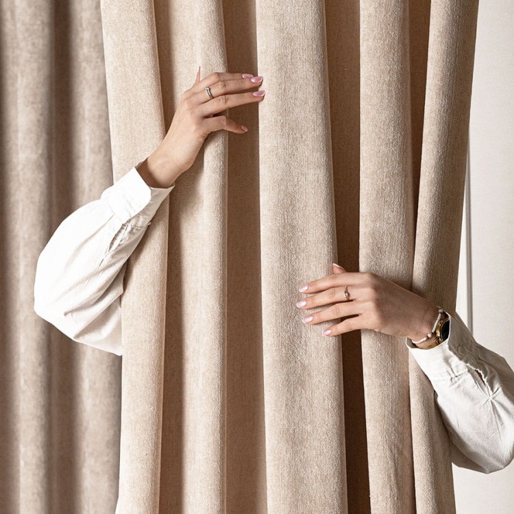 Zasłona welwetowa beżowa 140×260 cm – elegancka, półzaciemniająca, na przelotkach