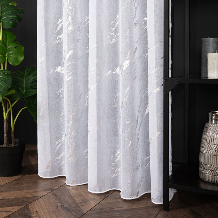 Firana gotowa biała ze srebrnym zdobieniem 140×250 cm – elegancka, na taśmie z ołowianką