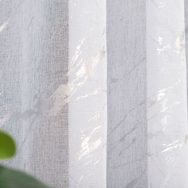 Firana gotowa biała ze srebrnym zdobieniem 140×250 cm – elegancka, na taśmie z ołowianką