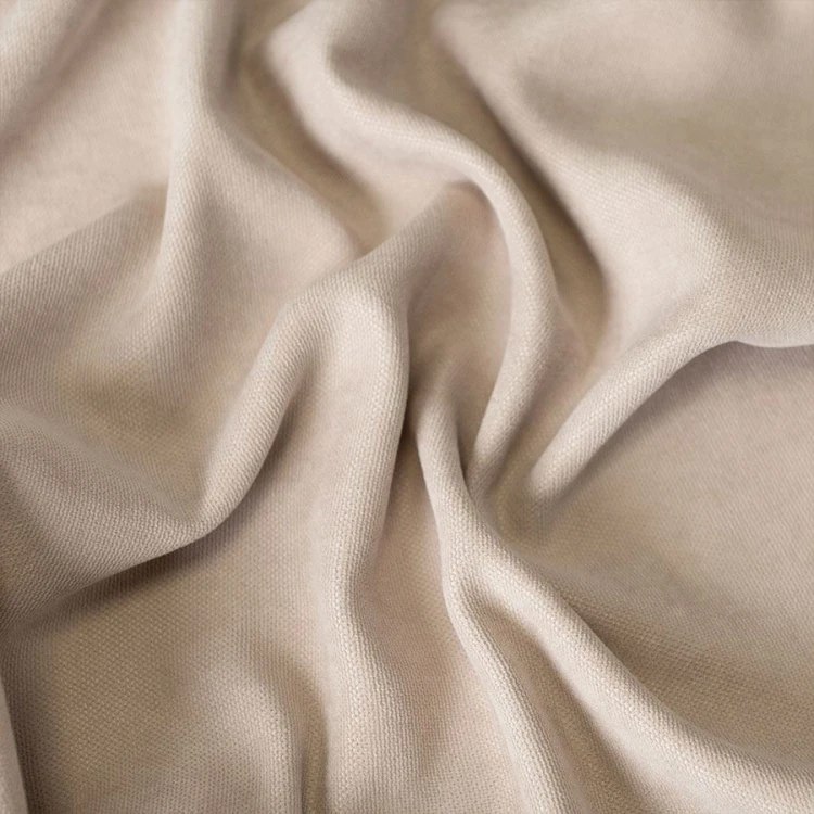 Zasłona welwetowa blackout 140x260 cm chłodna jasna beżowa na taśmie, elegancka przyciemniająca