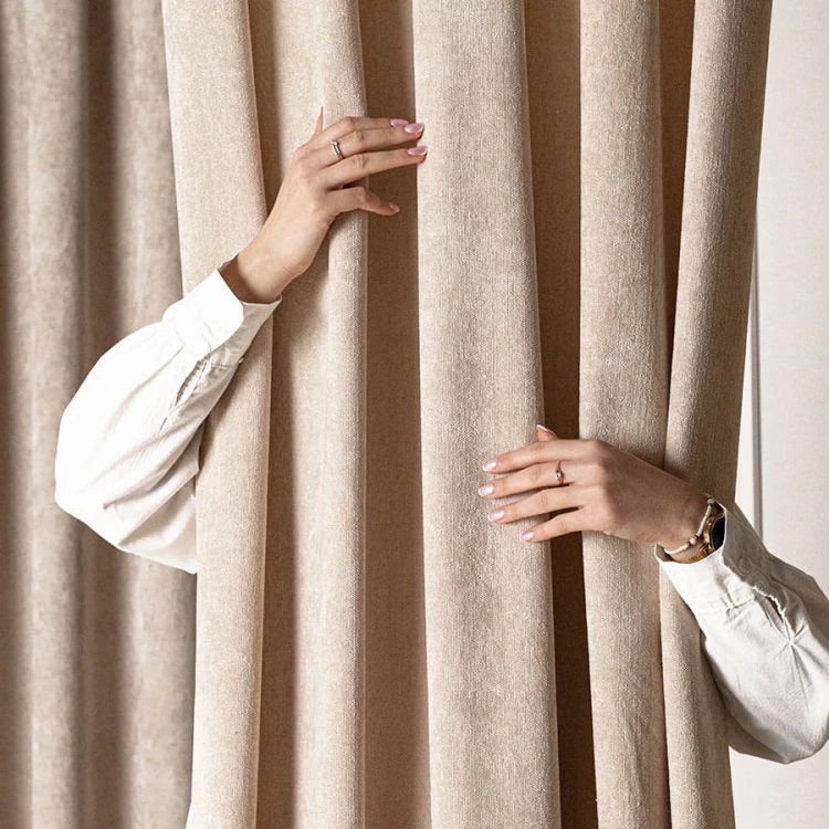 Zasłona welwetowa beżowa 140×260 cm – elegancka, półzaciemniająca, na przelotkach