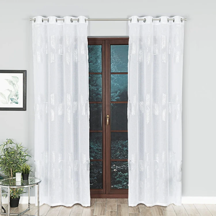 Firana gotowa na przelotkach 140×250 cm – biała ze srebrnym połyskiem, elegancka dekoracja okna