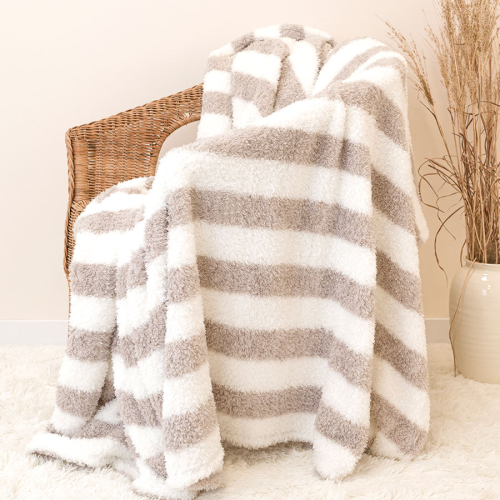 Koc beżowy w paski 160x200 cm – elegancka narzuta pluszowa