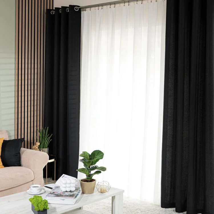 Zasłona gotowa na przelotkach – 140 × 250 cm czarna